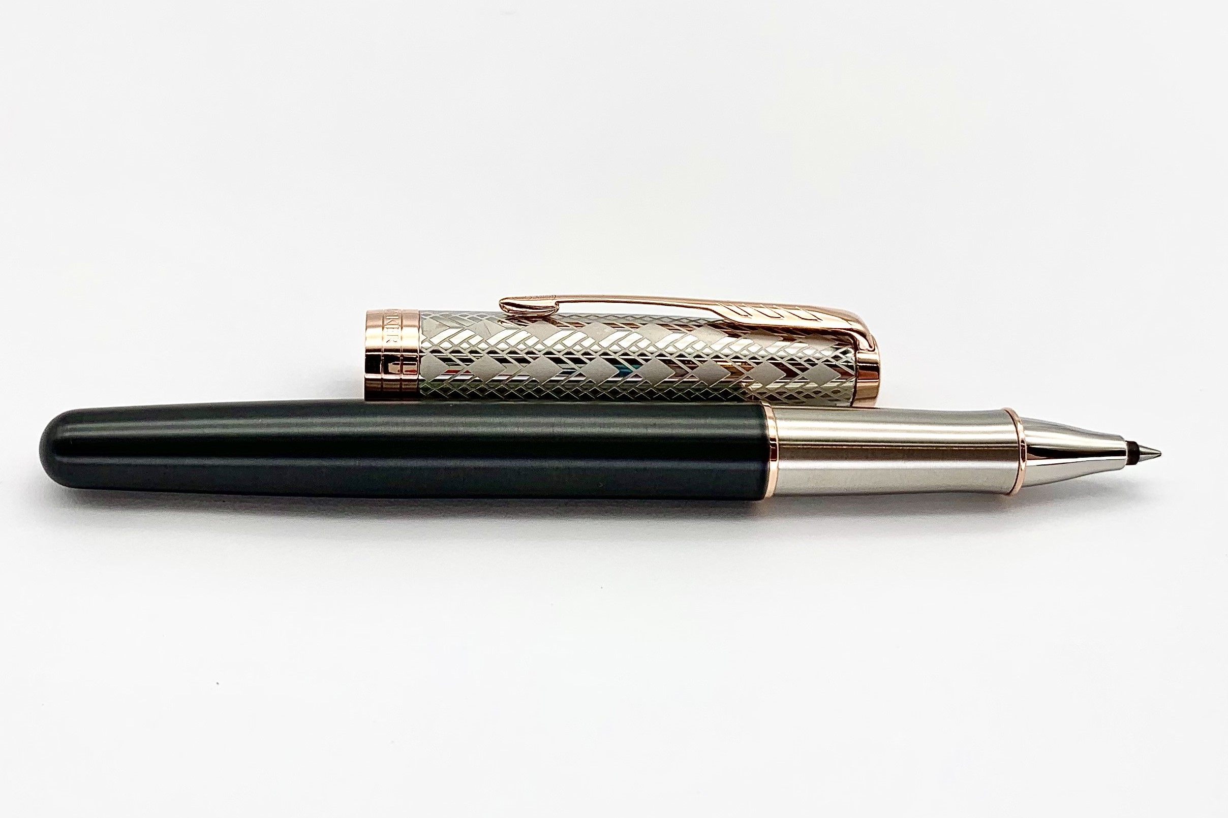 ParkerSonnetMetalAndGreyLacquerwithRoseGoldTrimRollerBallPen_g